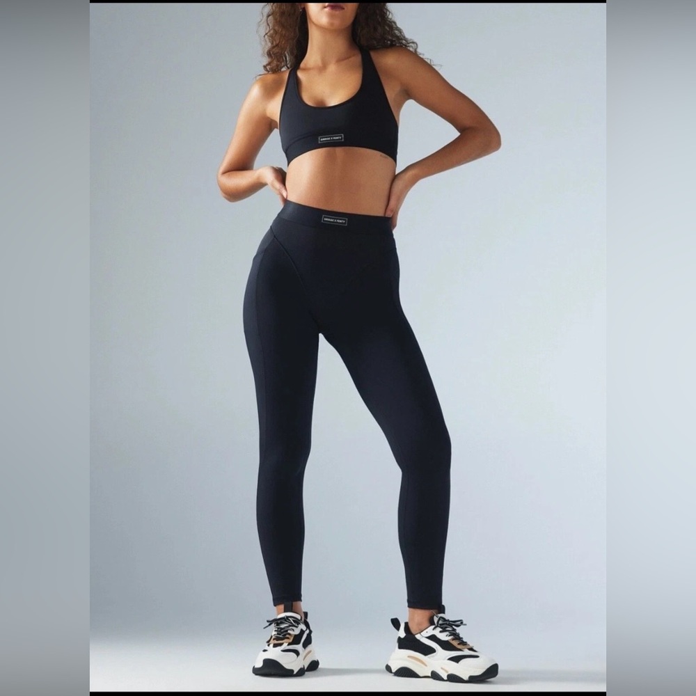 Savage X Fenty Sport Lineup High-Waist Pocket Leggings in
Caviar Black